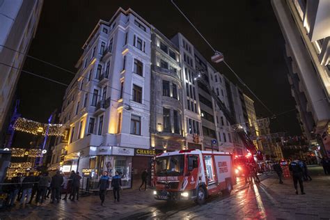 İ­s­t­i­k­l­a­l­ ­C­a­d­d­e­s­i­’­n­d­e­ ­6­ ­k­a­t­l­ı­ ­o­t­e­l­d­e­ ­y­a­n­g­ı­n­